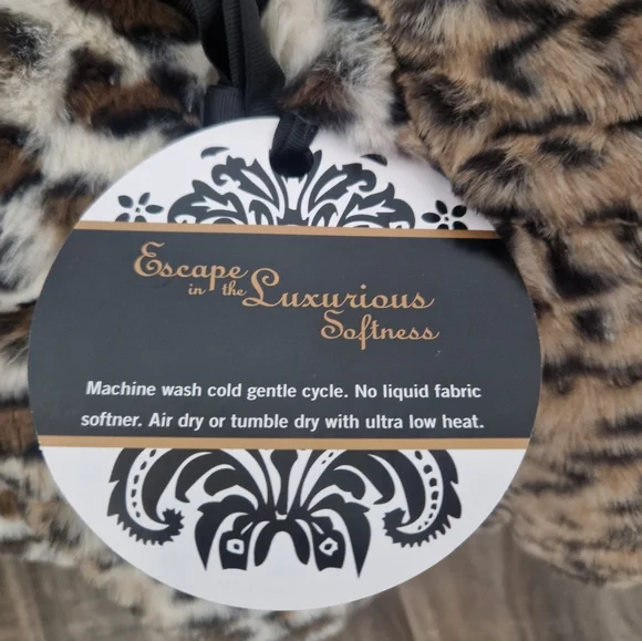 Minky Couture Leopard Print Cozy blanket - Picture 8 of 12